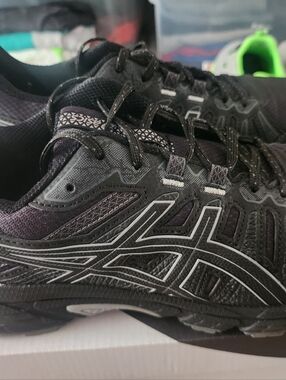ASICS Black Athletic Running Shoes with Gray Accents GEL VENTURE 7